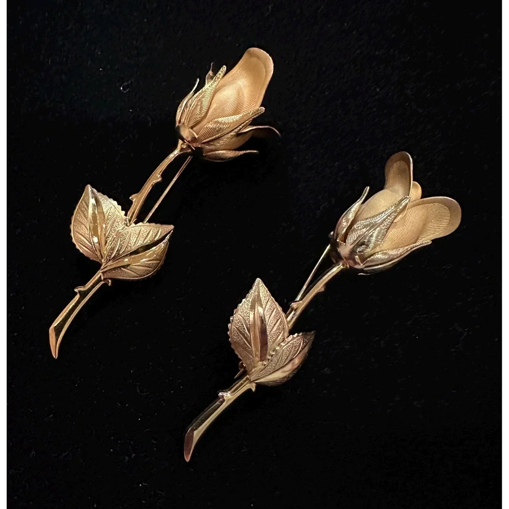 VTG gold tone set of two rose brooches unsigned